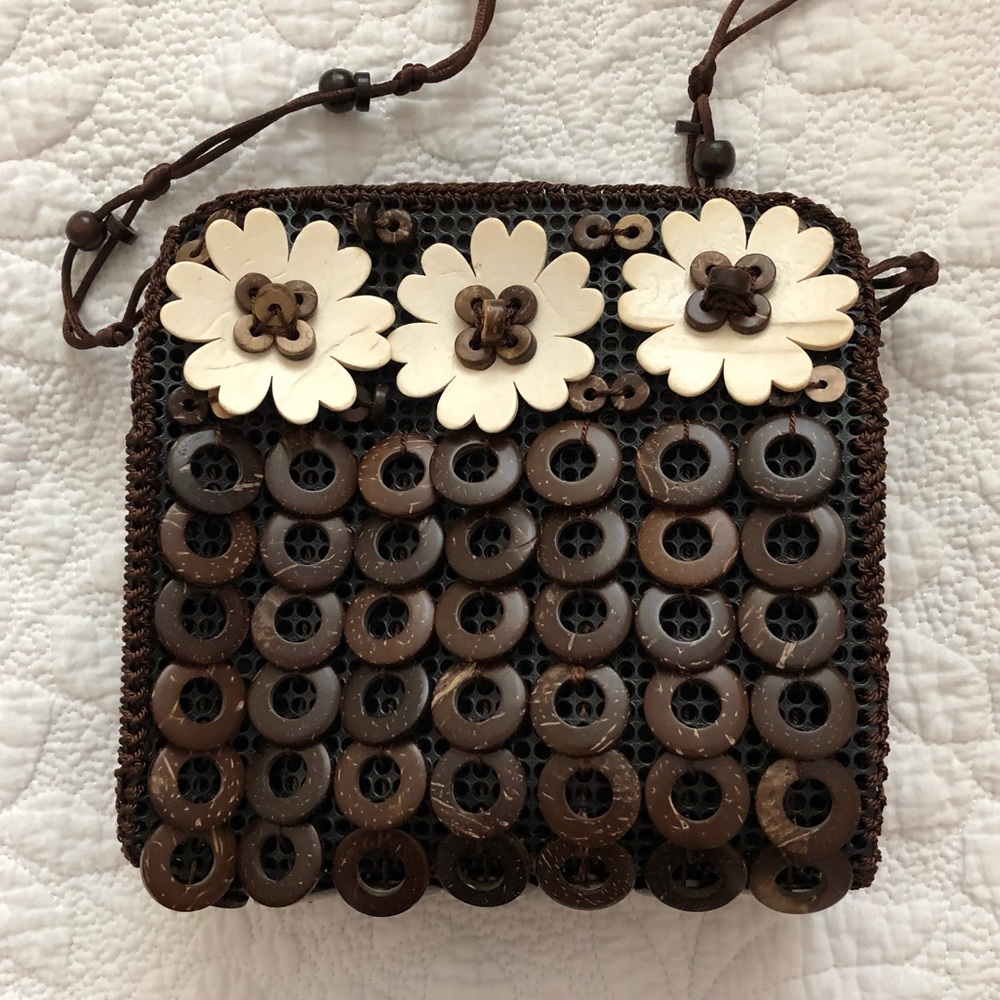White Daisy Coconut Shell Shoulder Bag